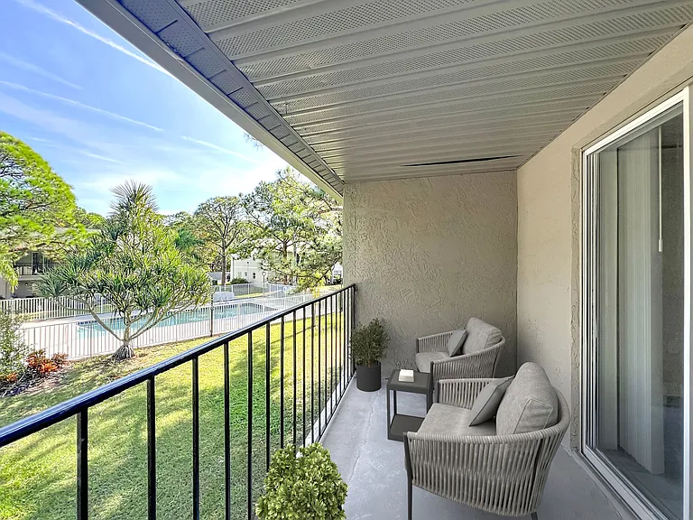 Azara Palm Bay — Photo 10