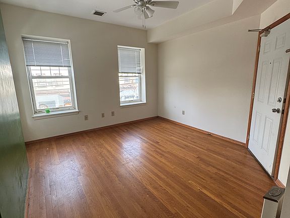 2nd image of 527 Mercer St #2R