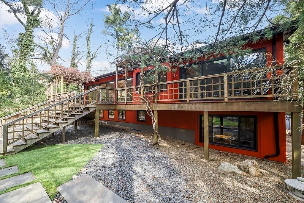 3 bed, 3.0 bath, 2488 sqft, $9,500 — Photo 2