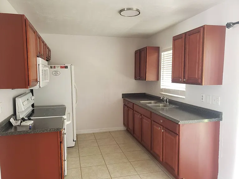 1306 Hibiscus Dr — Photo 3