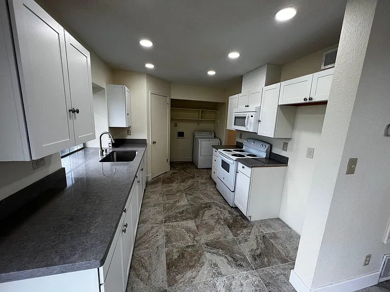 Leafwood Cir — Photo 4