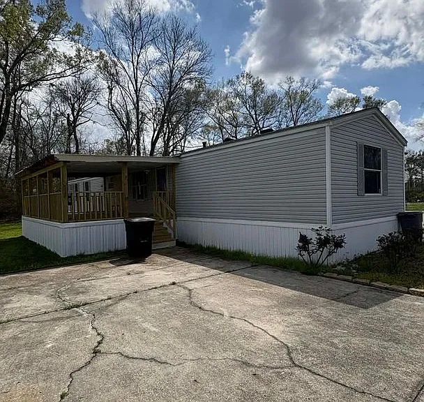 18647 Magnolia Ests — Photo 1