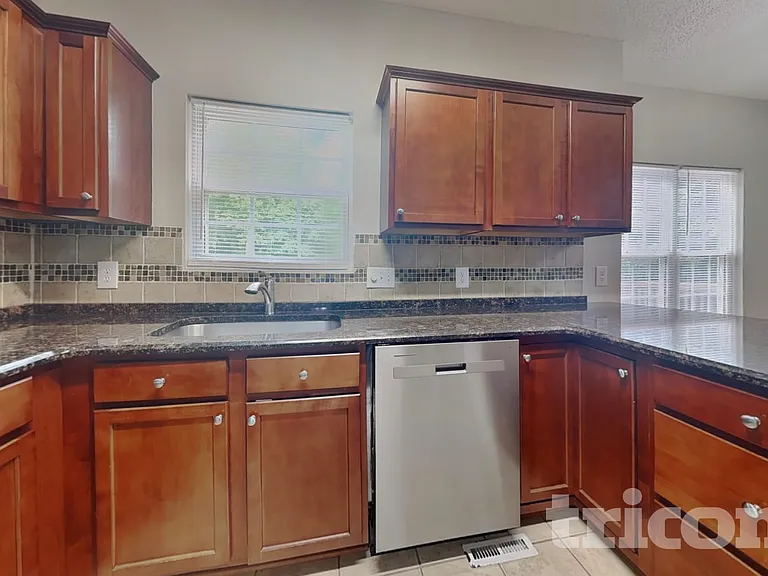 1017 Woodland Pointe Dr — Photo 6