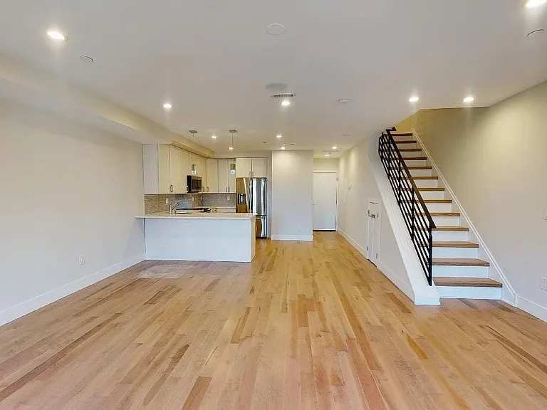 662 N 15th St #3 — Photo 6