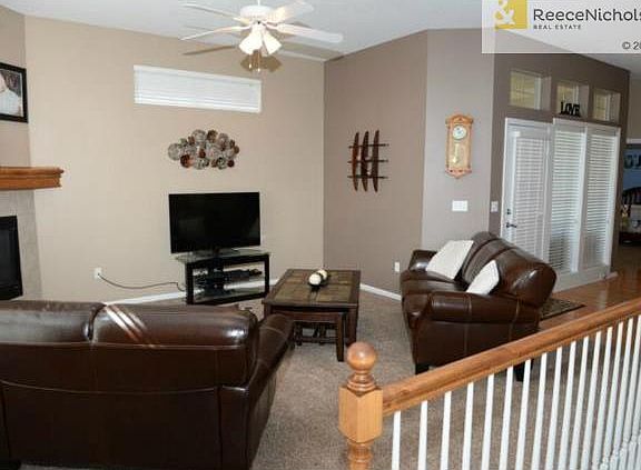 Looking from the front door into the living room. Showing the do