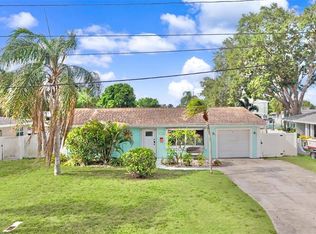 9472 Treasure Ln NE, Saint Petersburg, FL 33702