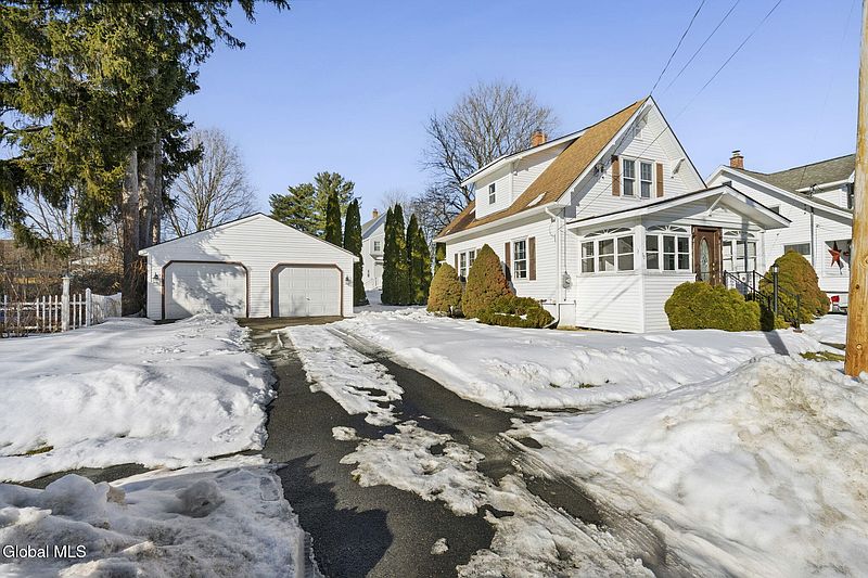 2nd image of 10 Crescent Avenue