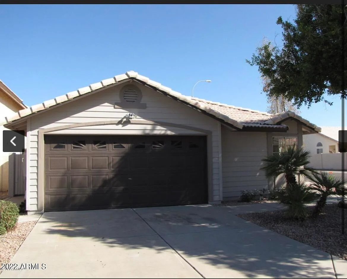 2 bed, 2.0 bath, 1427 sqft, $2,200 — Photo 1