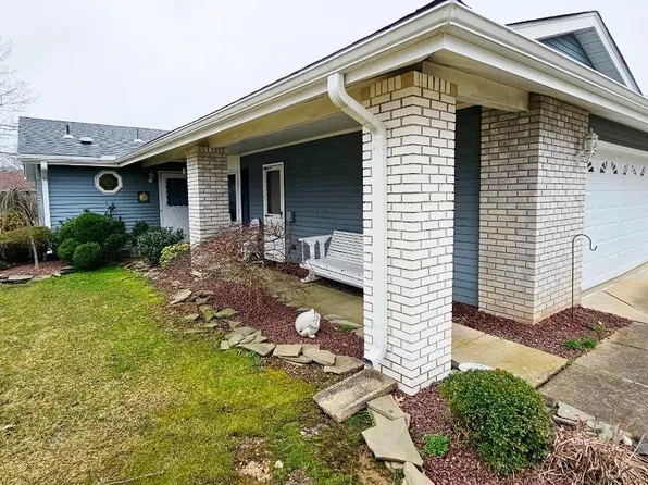 251 Doremus Dr, Monroe Township, NJ 08831