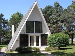 210 Plum St, Constantine, MI 49042