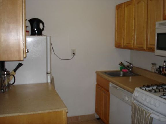 5th image of 308 E 83rd St APT 5B