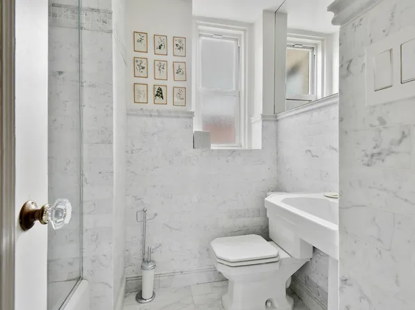 365 West 20th Street image 10 of 16