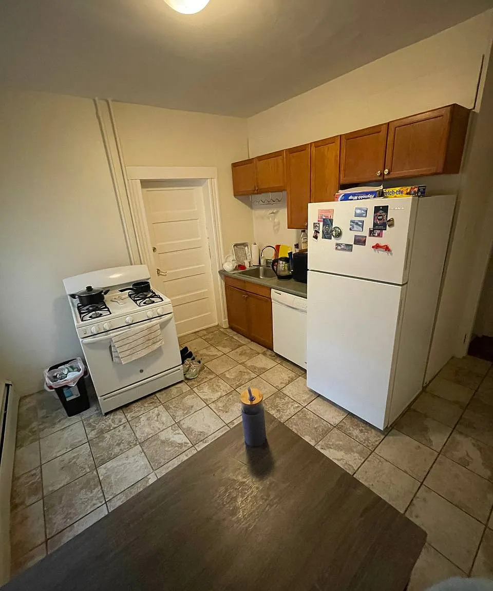 2 bed, 619 sqft, $2,200 — Photo 1