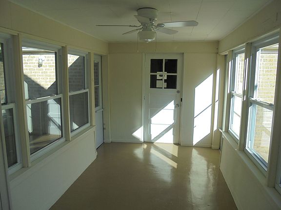 3rd image of 408 W Sunset Rd