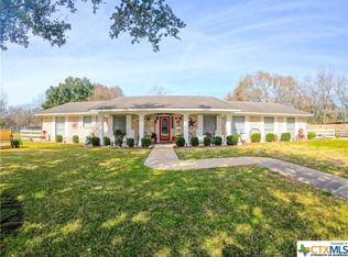 407 E Norris St, El Campo, TX 77437