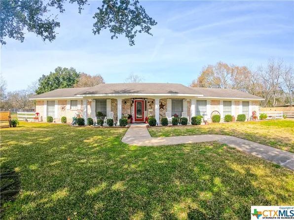 407 E Norris St, El Campo, TX 77437