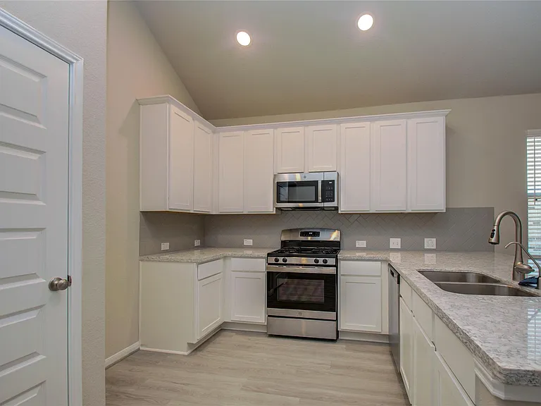 8418 Beacon Bay Cir — Photo 16