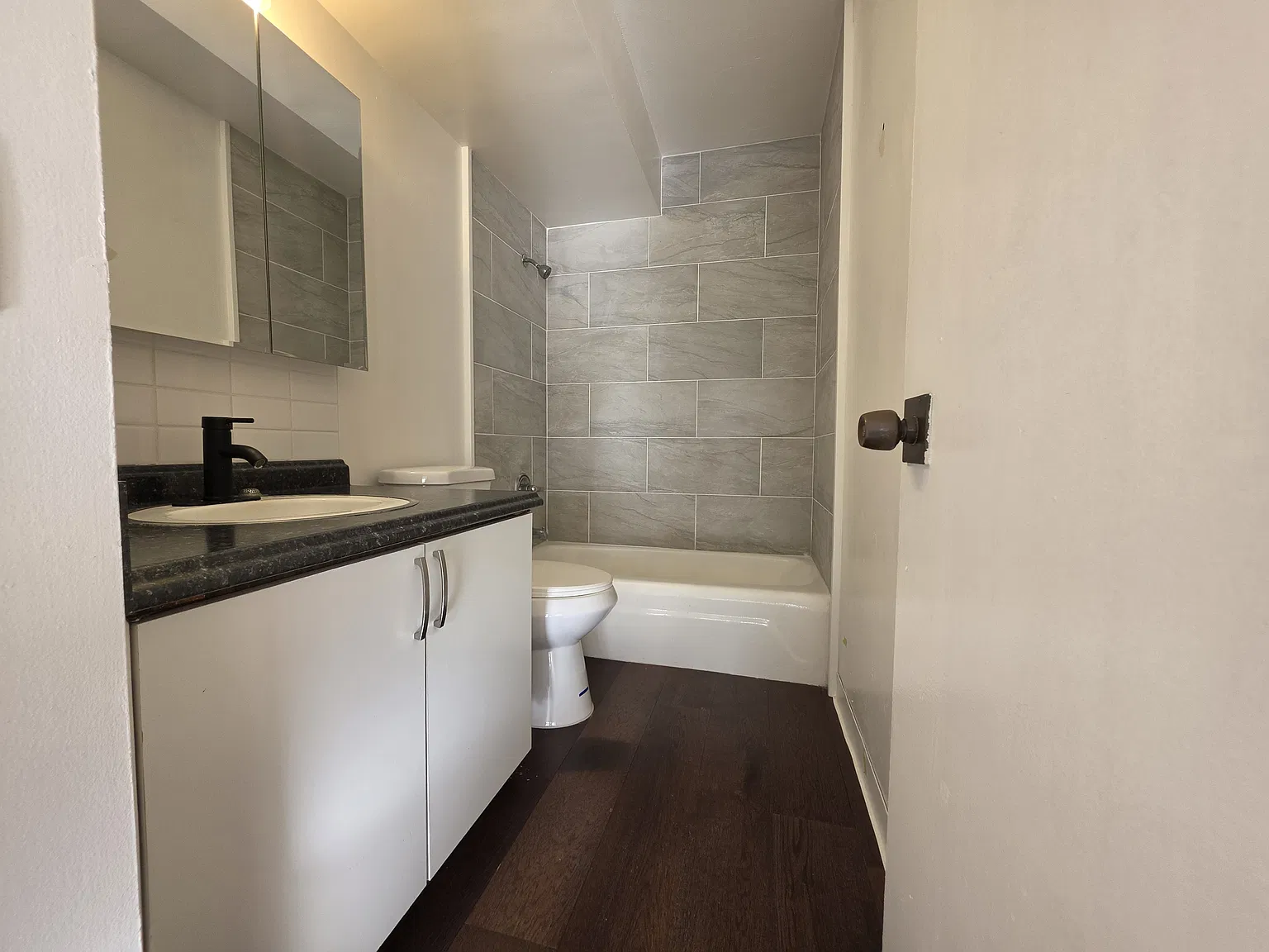 1516 Ward Avenue #202 - 202 — Photo 3