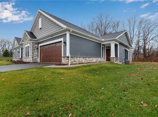 1352 Creeks Edge Dr, Webster, NY 14580