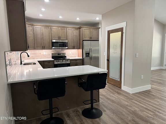 4th image of 203 Dublin Ln