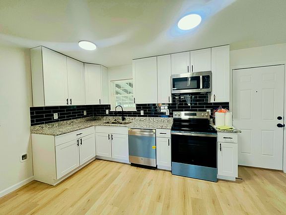 3rd image of 901 Leeper Dr