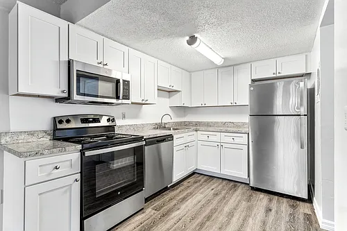 Greenwich Commons Apartment Homes Photo 1