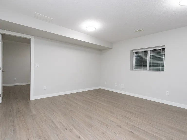 20280 82a Ave — Photo 12