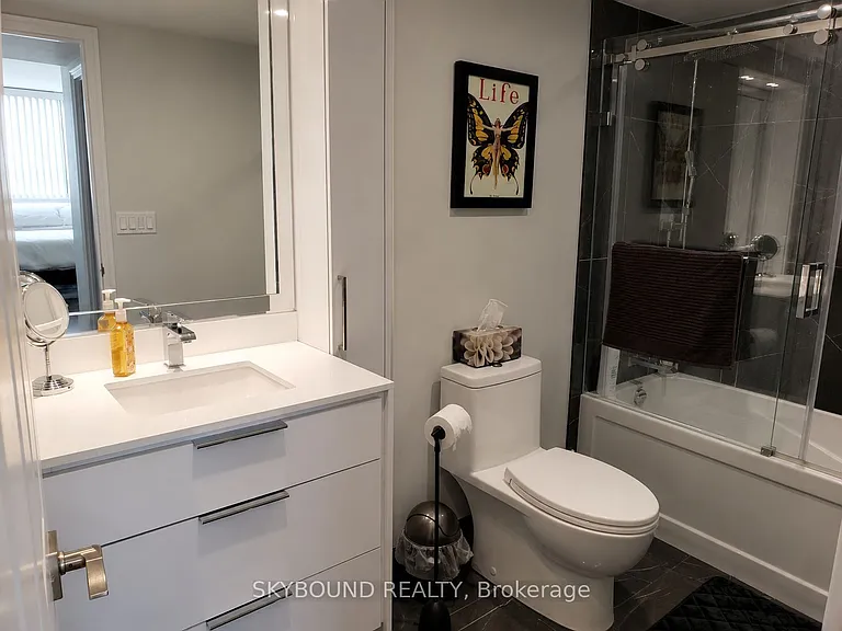 1360 Rathburn Rd E #1705 — Photo 26