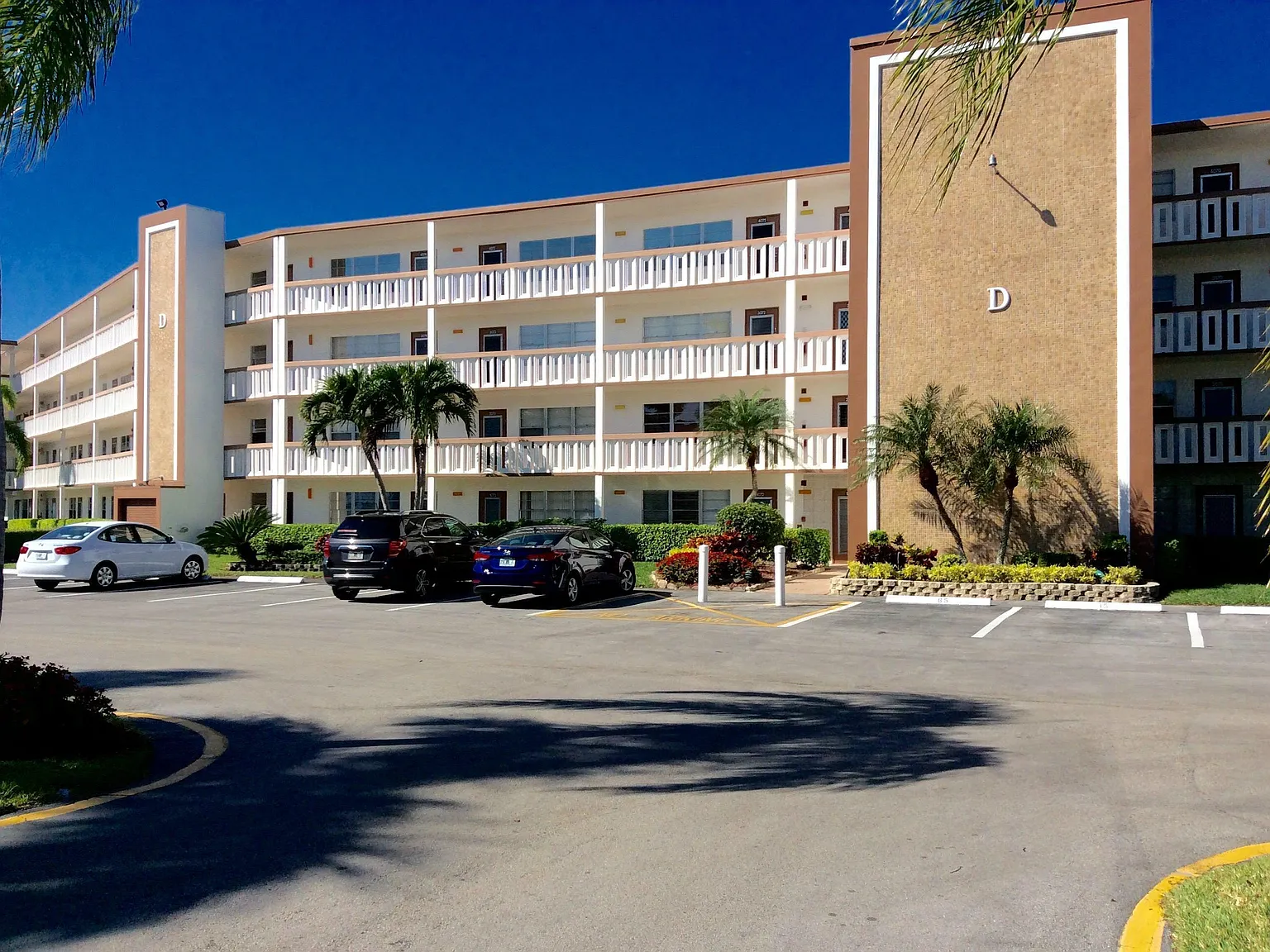 1 bed, 1.5 bath, 751 sqft, $1,250 — Photo 1