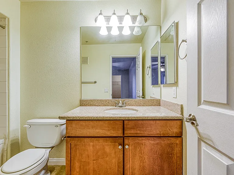 Borgata Condominiums — Photo 19