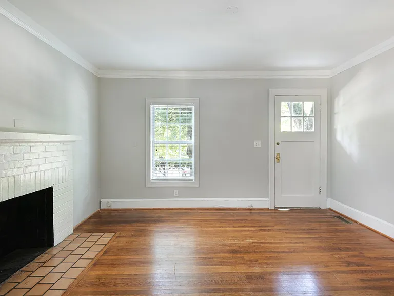1189 Francis St NW — Photo 8