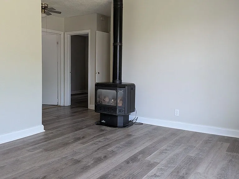 150 Farley Ave — Photo 8