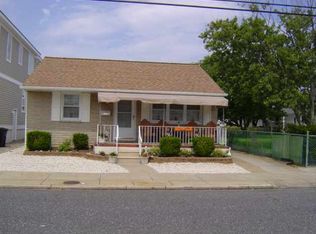 105 E Stockton Rd, Wildwood Crest, NJ 08260