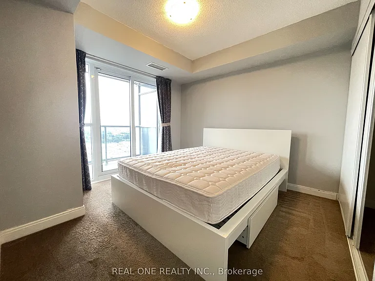 181 Village Green Sq #1912 — Photo 24