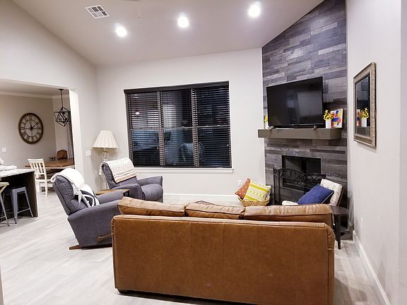 Living room, entrance