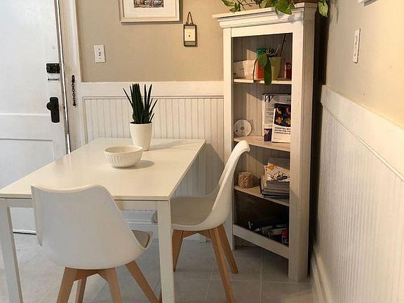 Kitchen Eating Area