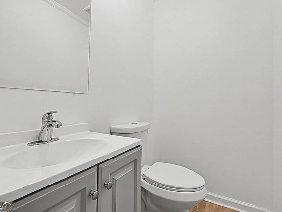 5th image of 2102 Sandtree Ct SW