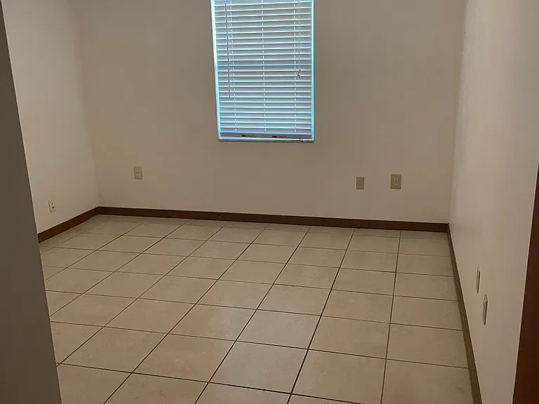 901 Nevada Dr NE — Photo 10