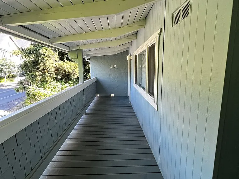 650 Ericksen Avenue NE — Photo 13