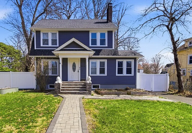 925 Plainfield Ave — Photo 1