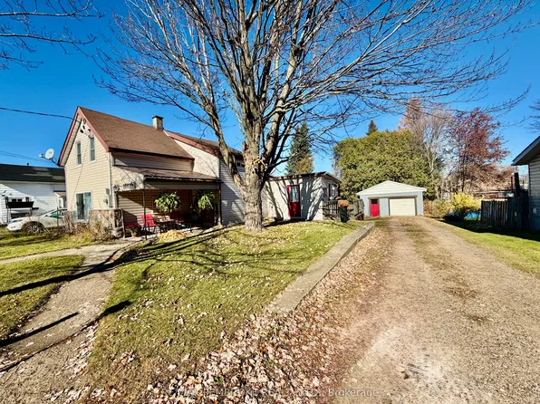 1081 Bronx St, Pembroke, ON K8A 6G8