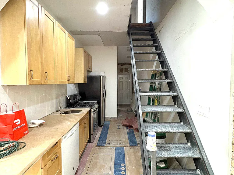 138 Frost St #1 — Photo 5