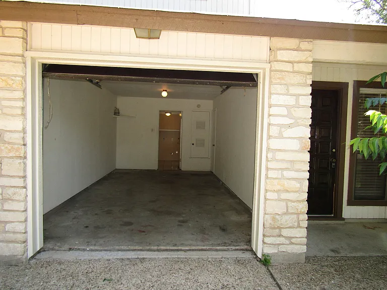 7001 Winedale Dr — Photo 32