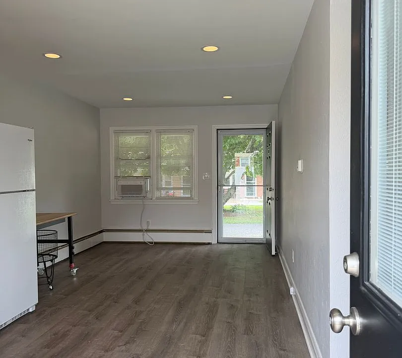 102-104 S Kelly Ave #106