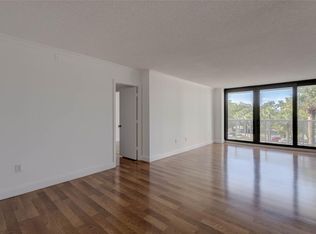 3701 N Country Club Dr APT 307, Aventura, FL 33180