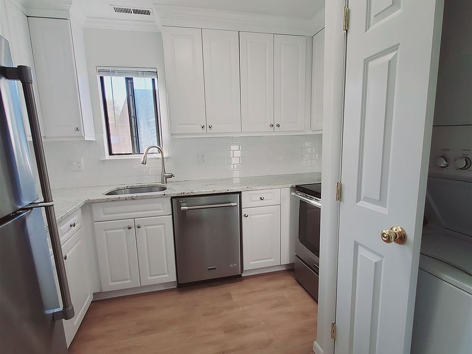 Chesterfield Condominiums 2289 Bedford St Stamford CT Zillow