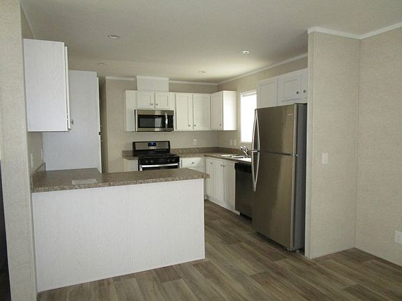 3rd image of 23621 Pine Dr