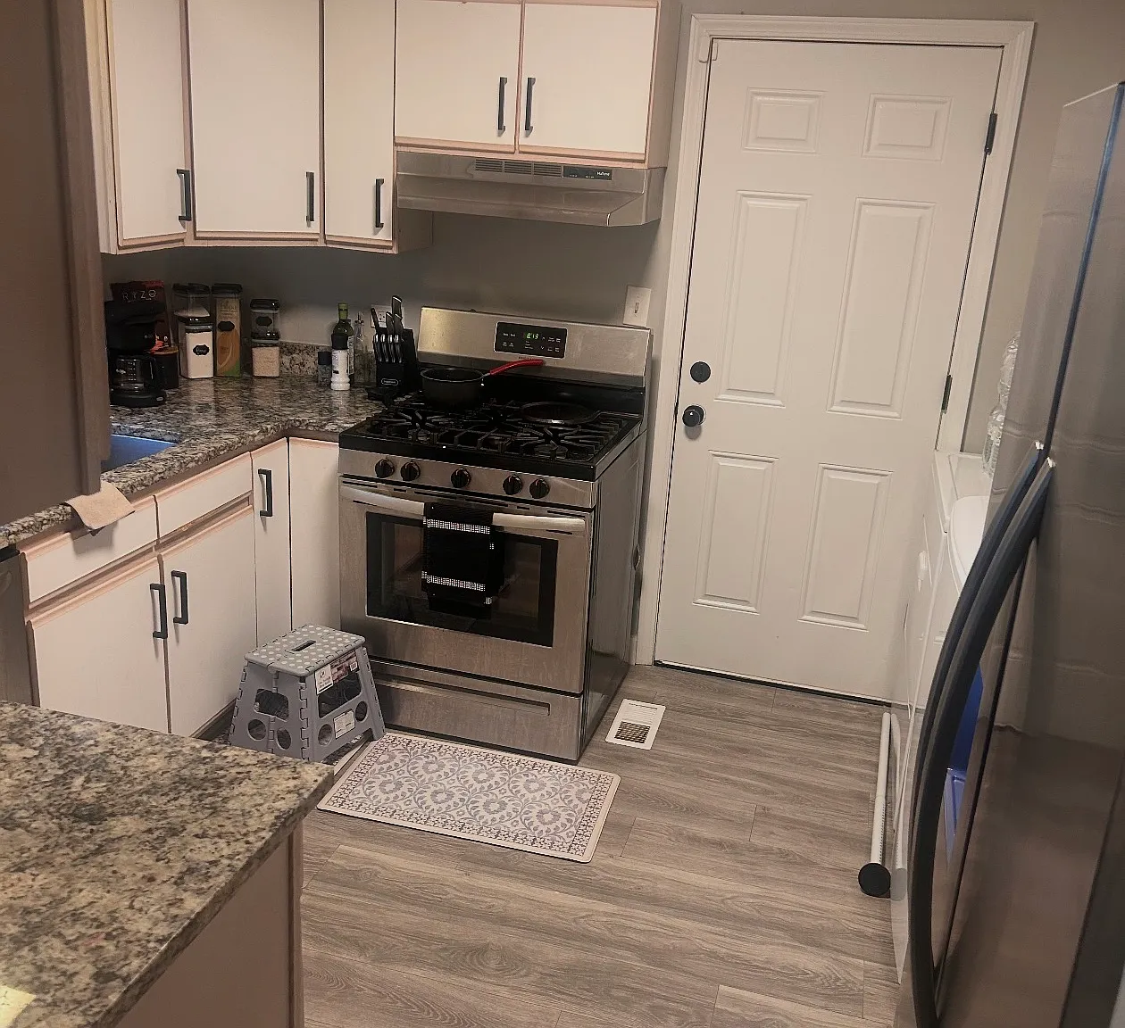 3 bed, 1084 sqft, $2,300 — Photo 4