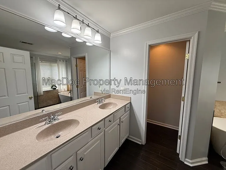 1404 Graham Dr — Photo 50