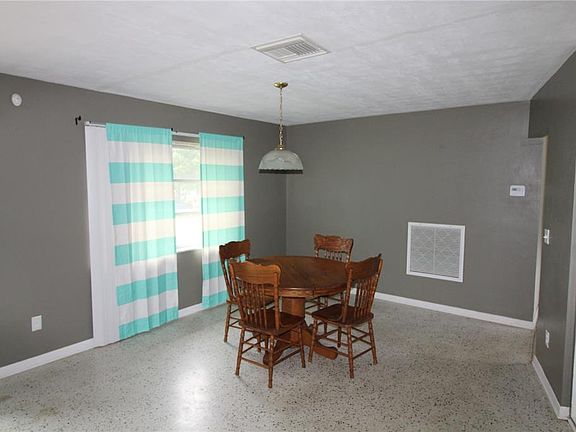 4th image of 2100 W Astor Pl